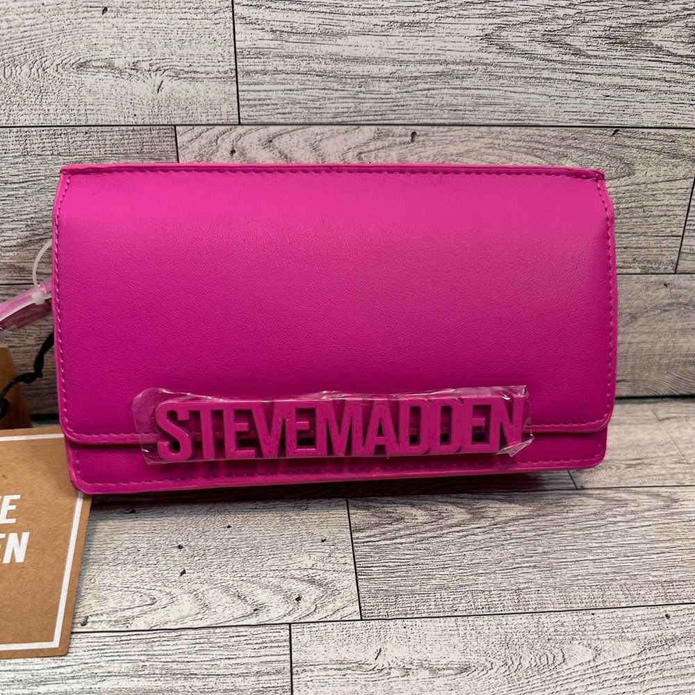 Steve Madden wristlet